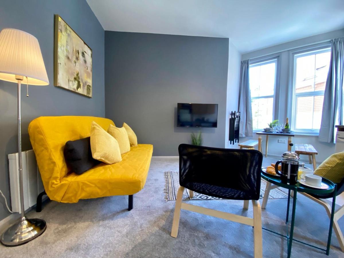 Trendy Stylish Apartment! - 5 Minute Walk To The Best Beach! - Great Location - Parking - Fast Wifi - Smart Tv - Newly Decorated - Sleeps Up To 6! Close To Bournemouth & Poole Town Centre & Sandbanks Exteriör bild
