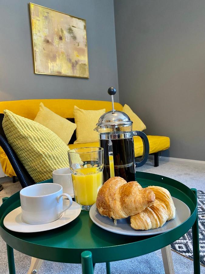 Trendy Stylish Apartment! - 5 Minute Walk To The Best Beach! - Great Location - Parking - Fast Wifi - Smart Tv - Newly Decorated - Sleeps Up To 6! Close To Bournemouth & Poole Town Centre & Sandbanks Exteriör bild