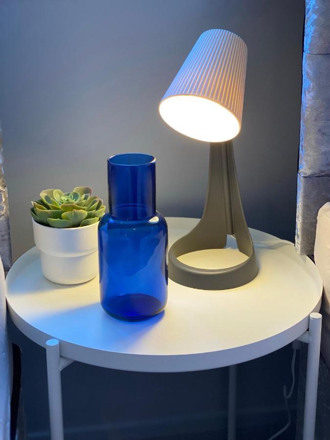 Trendy Stylish Apartment! - 5 Minute Walk To The Best Beach! - Great Location - Parking - Fast Wifi - Smart Tv - Newly Decorated - Sleeps Up To 6! Close To Bournemouth & Poole Town Centre & Sandbanks Exteriör bild