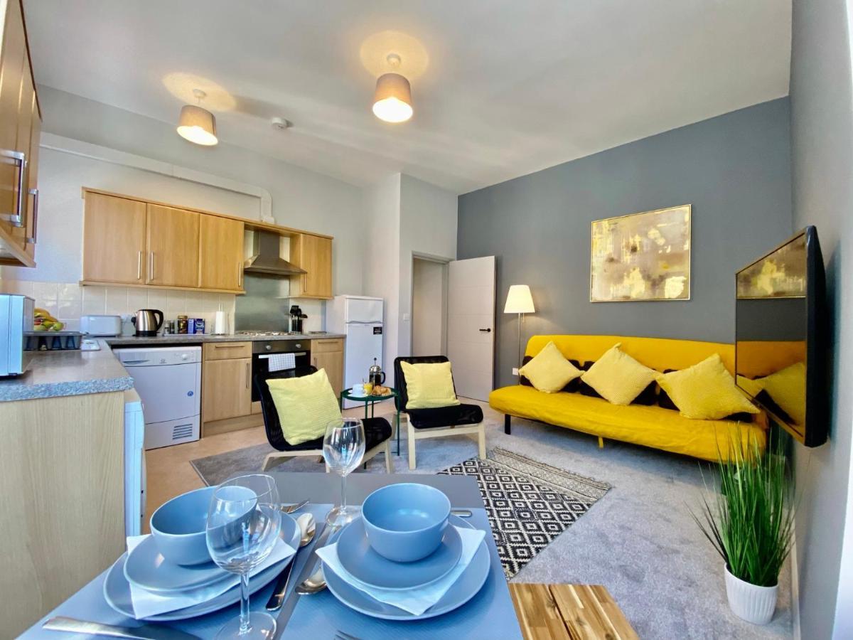 Trendy Stylish Apartment! - 5 Minute Walk To The Best Beach! - Great Location - Parking - Fast Wifi - Smart Tv - Newly Decorated - Sleeps Up To 6! Close To Bournemouth & Poole Town Centre & Sandbanks Exteriör bild