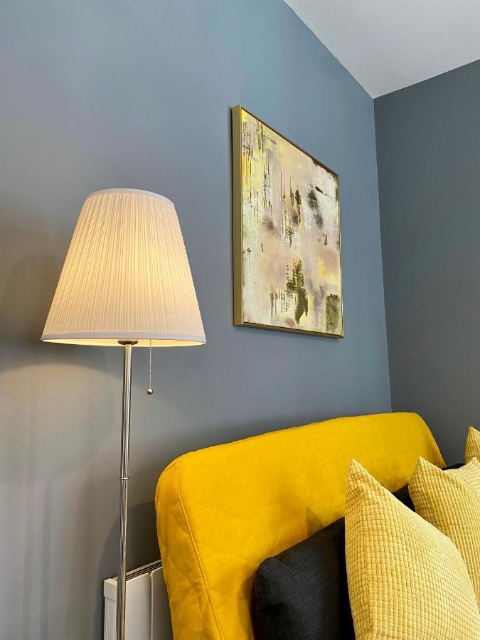 Trendy Stylish Apartment! - 5 Minute Walk To The Best Beach! - Great Location - Parking - Fast Wifi - Smart Tv - Newly Decorated - Sleeps Up To 6! Close To Bournemouth & Poole Town Centre & Sandbanks Exteriör bild