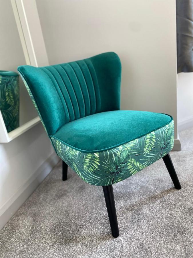 Trendy Stylish Apartment! - 5 Minute Walk To The Best Beach! - Great Location - Parking - Fast Wifi - Smart Tv - Newly Decorated - Sleeps Up To 6! Close To Bournemouth & Poole Town Centre & Sandbanks Exteriör bild